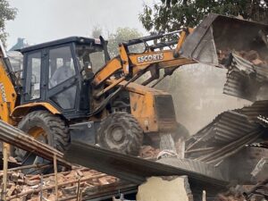 मनोहराका सुकुम्बासी बस्तीमा चल्यो डोजर